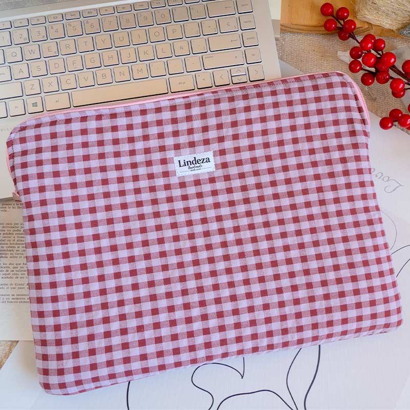 funda para portatil vichy frambuesa