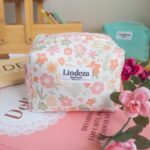 MINI NECESER EN TEJIDO DE FLORES Y CREMALLERA
