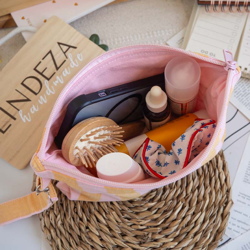 LINDEZA-NECESER-PLANO-CLUTCH-LLAVERO-RAYAS-VERANO