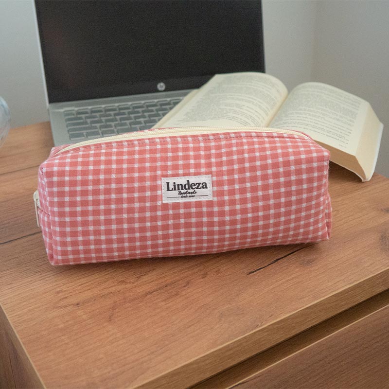 estuche bonito de tela hecho a mano en tejido vichy teja