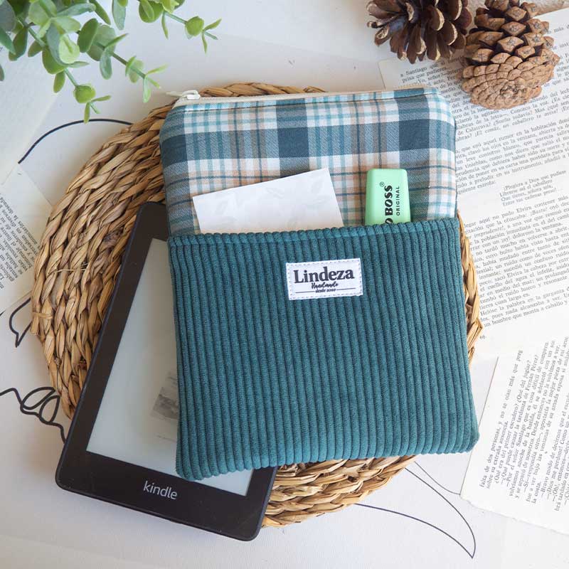 LINDEZA-FUNDA-PARA-EBOOK-KINDLE-VERDE-BOSQUE Funda para ebook kindle kobo en tejido de pana y vichy