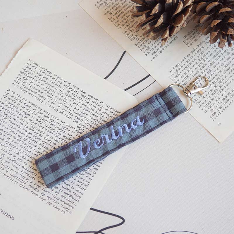 LINDEZA-LLAVERO-DE-TELA-VICHY-AZUL-SEERSUCKER