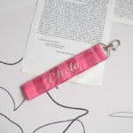 Llavero Bordado Vichy Fresa