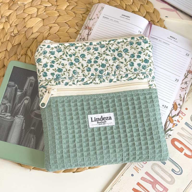 LINDEZA-FUNDA-PARA-KINDLE-KOBO-SINTRA Funda para Kindle y Kobo cremallera hecha a mano en tejido de flores