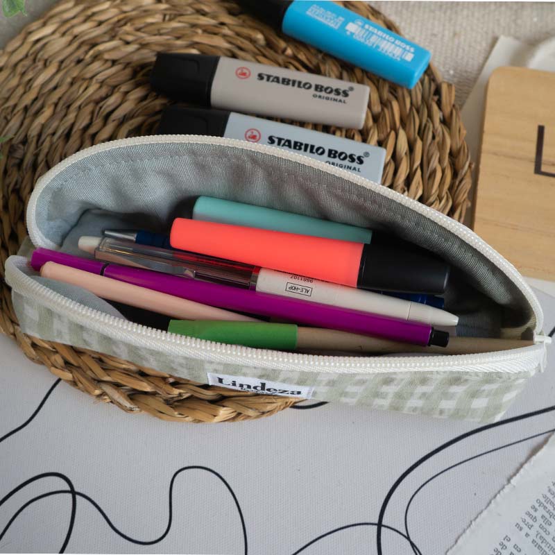 LINDEZA-ESTUCHE-BONITO-CREMALLERA-ACOLCHADO-VICHY-SUCULENTA