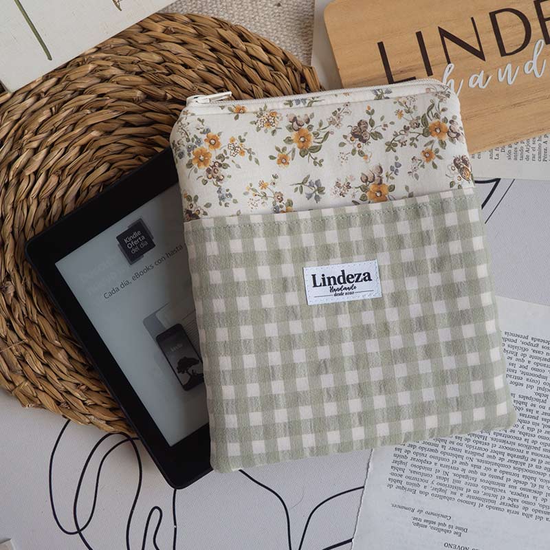 LINDEZA-FUNDA-PARA-EBOOK-KINDLE-CASITA-DE-CAMPO-CREMALLERA Funda para libro electrónico vichy
