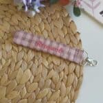 Llavero Bordado Vichy Empolvado