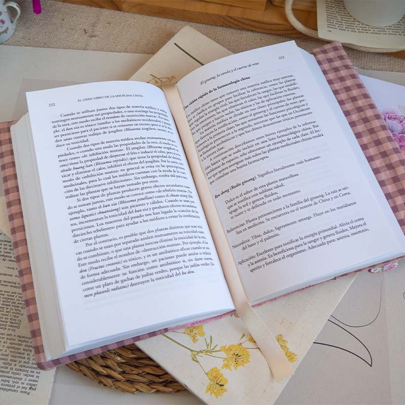 Funda de tela para libros con cierre elástico con estampado vichy rosa