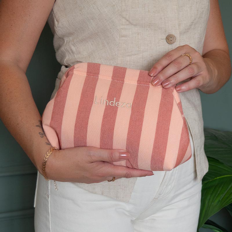 LINDEZA-NECESER-BOLSO-DE-MANO-RAYAS-ARENA