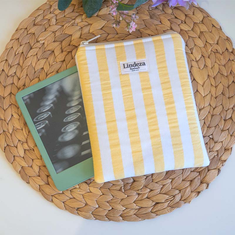 funda para kindle y kobo en tejido de rayas amarilla