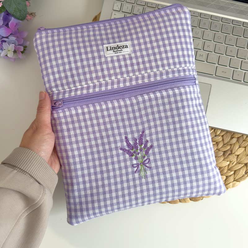 Funda para IPad Lavanda Bordada - Imagen 2