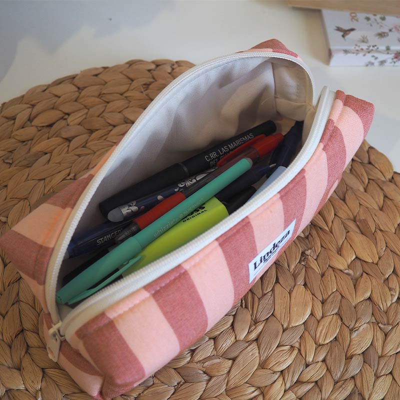 Estuche bonito hecho a mano con cremallera y acolchado