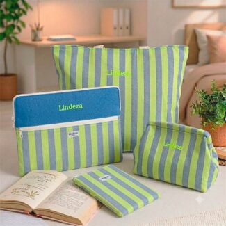 pack regalo que incluye un bolso grande de playa, una funda para el portátil, un neceser y una funda de libro