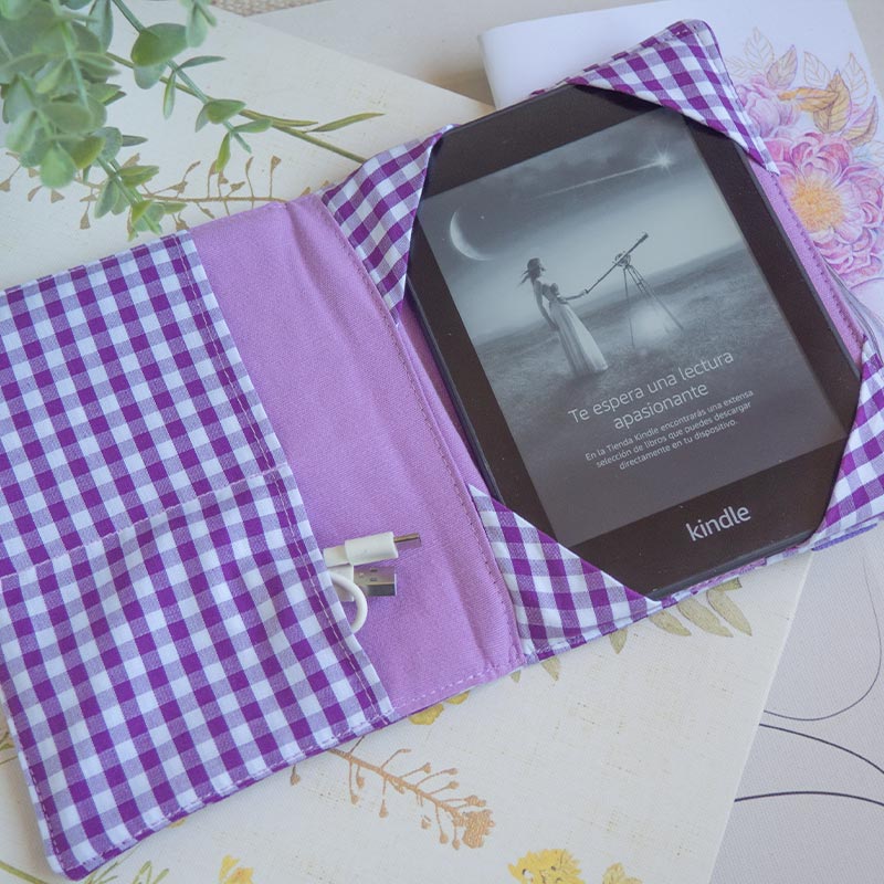 Funda para Kindle con Kindle en su interior